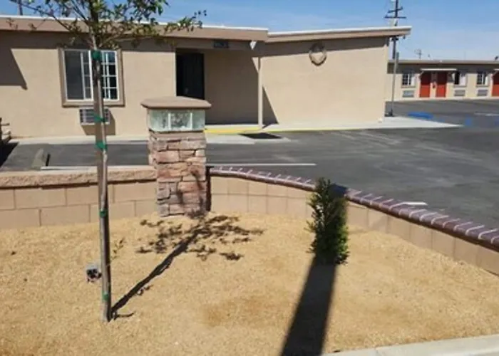 Motel 6 Maple/Main