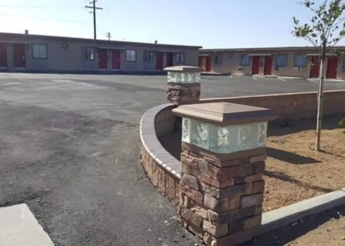 Motel 6 Maple/Main